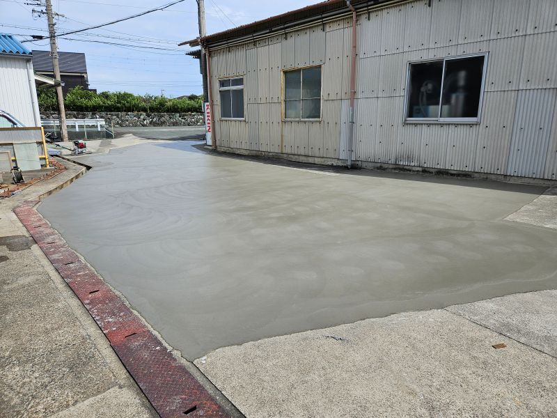 自社工場の土間修理工事